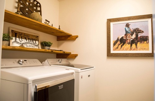 San Luis Obispo House | Ranch Estate EPIC VIEWS Fire Pit Game room Spa Pet-Friendly 10min from Cal Poly!