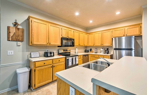Euharlee House | Ranch Home w/Front Porch on Etowah River!