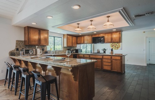 Paso Robles House | Ranch House Estate - Luxurious ranch house, vineyard views, pool, tennis, 4 bedrooms, 2.5 baths