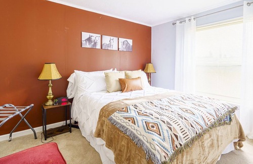 McKenna Apartment | Ranch Style*King Bed*Free Parking*Scenic*Relaxing