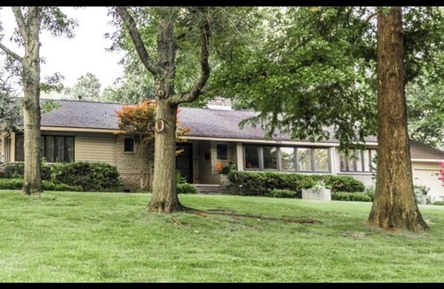 Tulsa House | Ranch Style Pool House- 2 miles to The PGA Championships