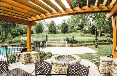 Tulsa House | Ranch Style Pool House- 2 miles to The PGA Championships