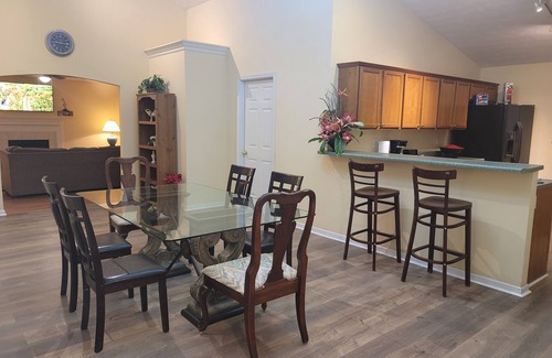 Lexington House | Ranch Style Spacious 3 Bedrooms w/Jacuzzi tub