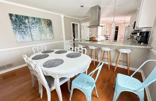 Roswell House | Ranch w/king suite - pets, groups, long-term okay!