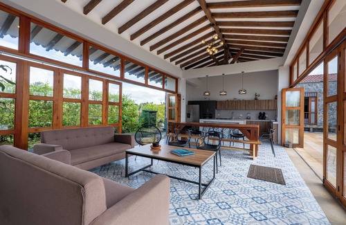 Armenia Villa | Rancho Soledad/Luxury/ Piscina Privada y Jacuzzi