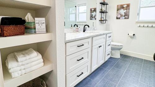 Johnson City House | Ranchview Retreat in the heart of Johnson City