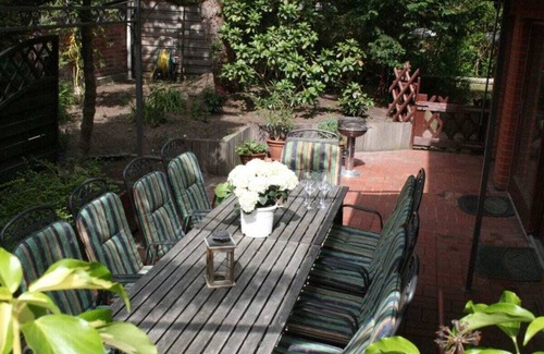 Timmendorfer Strand House | Raphael - "Elvis Presley"