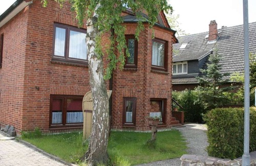 Timmendorfer Strand House | Raphael - "Elvis Presley"
