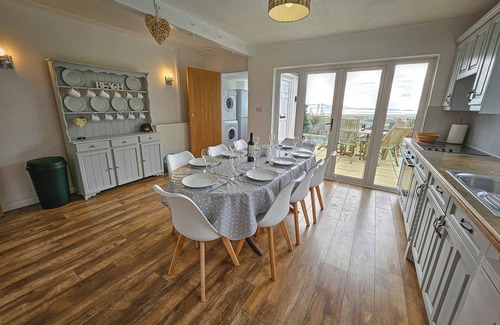 Pembrey Cottage | RAPHAEL HOUSE, family friendly, with hot tub in Burry Port