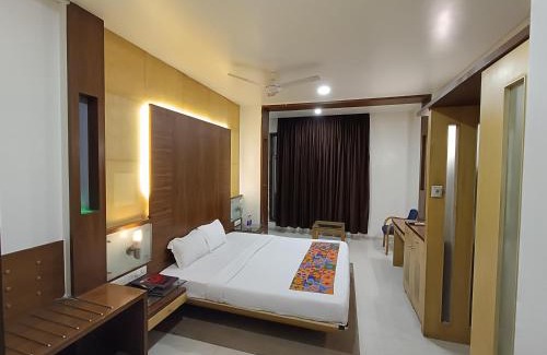 Shivajinagar Hotel | Rapid Lakme Executive Hotel