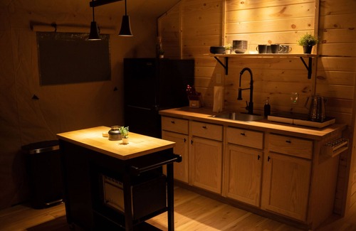 Grand Rapids Cabin | Rapids Luxury Canvas on Deer Lake