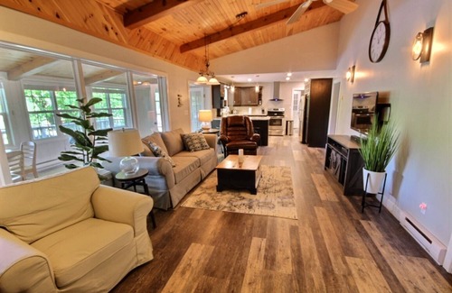 Bracebridge Cottage | Rare beach in Muskoka