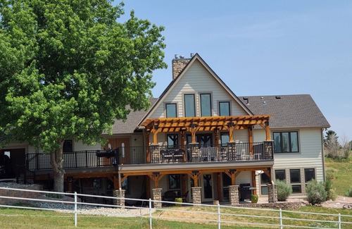 Westridge House | Rare country setting near Highlands Ranch, Littleton & Chatfield State Park