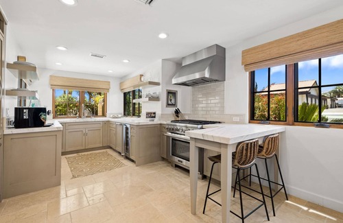 Palm Desert Condo | Rare Find - El Paseo Shopping District! EV Charging Station! Pickleball!