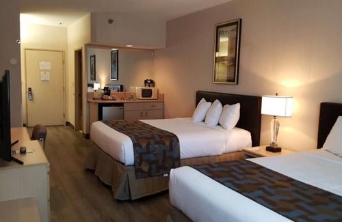 Elko Hotel | RARE FIND! TWO AMAZING UNITS, PARKING, POOL