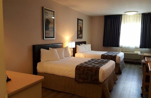 Elko Hotel | RARE FIND! TWO AMAZING UNITS, PARKING, POOL