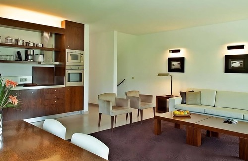 Albufeira Hotel | Rare Gem! Spacious Villa with Kitchen, Private Balcony! Pools and Beach Access!