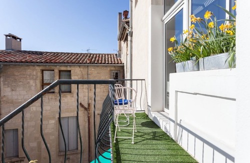 Ecusson Apartment | Rare: Private mansion, balcony, AC/AC ★