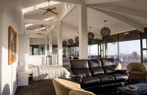 Barrytown Hotel | Rataview