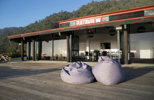 Barrytown Hotel | Rataview