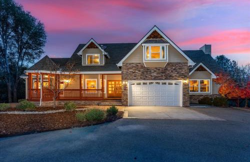 Oakhurst House | Rathore Von Liecthi Lodge with spaarcade roomplayground and more