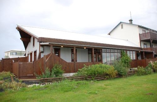 Keflavik Bed & Breakfast | Raven's Bed