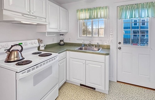 Ogunquit House | Raven's Nest: Charming 2 BR home in the heart of Ogunquit - perfect for families or small groups