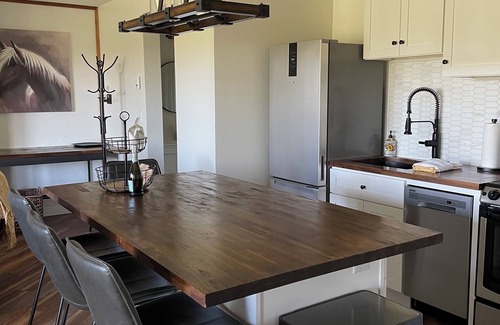 Bend Condo | Ravens Ridge at Seventh Mountain Guest Favorite: Cozy Top Floor Retreat!