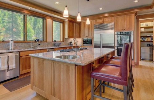 Olympic Valley Ski Chalet | Ravenscroft - Four bedroom ski chalet in Palisades+On shuttle+AC+Lake Tahoe