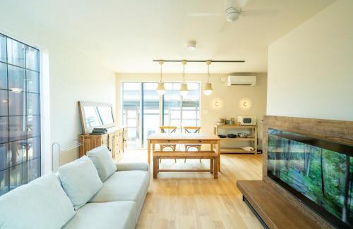 Iida Hotel | raw