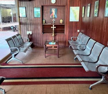 Vazhayil Hotel | Rays Inn Thekkady