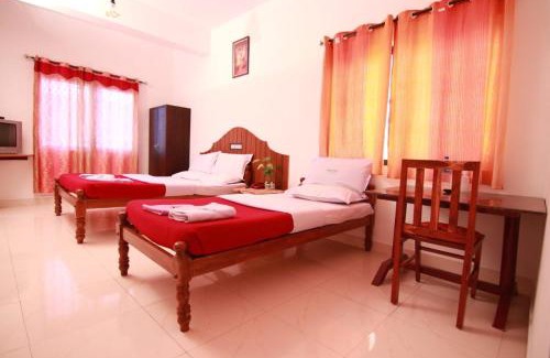 Vazhayil Hotel | Rays Inn Thekkady