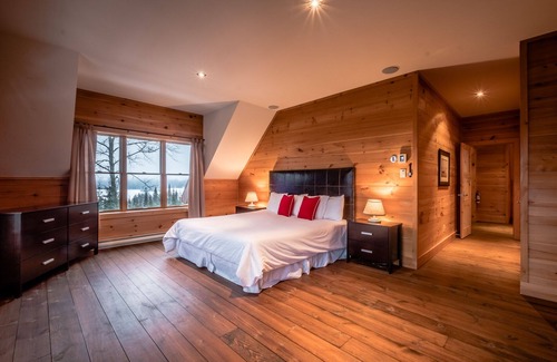 Lac Superieur Village Ski Chalet | RCNT Chalets / 5 bedroom Chalet with private spa