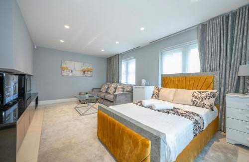Batley House | *RE7C* Ground floor room, For your most relaxed & Cosy stay + Free Parking + Free Fast WiFi *