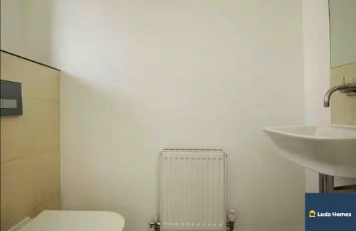 Reading Apartment | Reading 3 Bedroom Close to all Amenities w/Parking