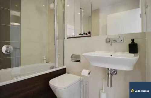 Reading Apartment | Reading 3 Bedroom Close to all Amenities w/Parking