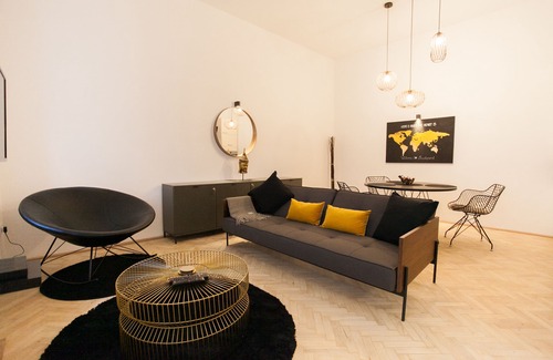 Inner City Budapest Apartment | Real Delux Apartment next to Gozsdu & Synagogue