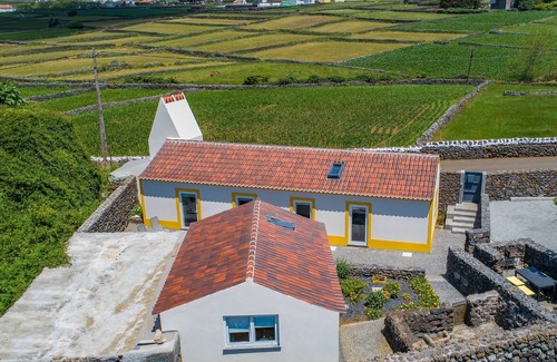 Angra do Heroismo House | Recanto das 5 T0 by PontaNegraAzores