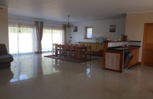 La Douze House | Recent contemporary house in the countryside with swimming pool .