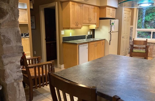 Tweed Cottage | RECENT LISTING: Elegant Living Space; Nature Lover's Haven; Chef's Paradise