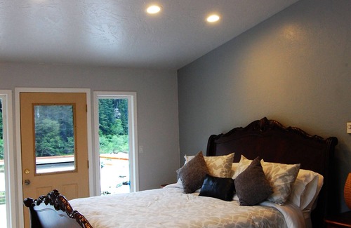 Crescent City Cabin | Recently opened the Redwood National Park Riverfront Retreat
