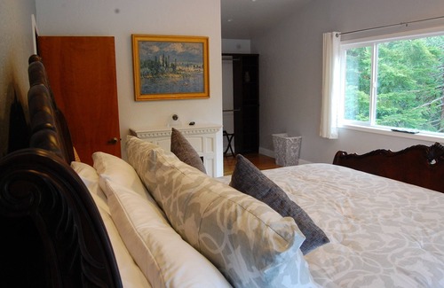Crescent City Cabin | Recently opened the Redwood National Park Riverfront Retreat