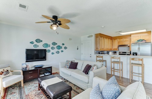 Fernandina Beach House | Recently redecorated and dog friendly. Oceanview and lots of parking which can be hard to find.