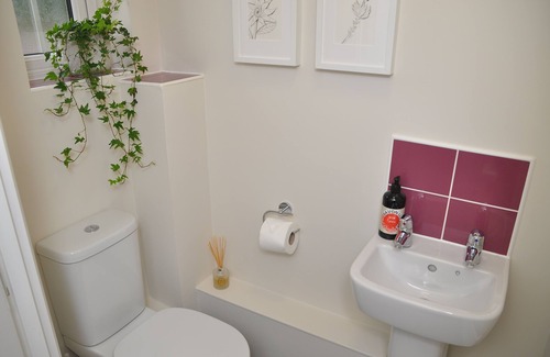 Taunton House | Recently refurbed 2bd house with garden & parking