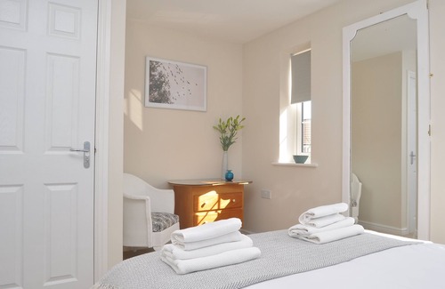 Taunton House | Recently refurbed 2bd house with garden & parking