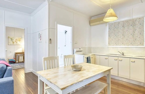 Bargara Cottage | Recently renovated located two blocks from the beach!