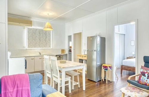 Bargara Cottage | Recently renovated located two blocks from the beach!