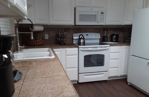 Midtown House | Recenty remodeled 3 bedroom, golf, hot tub, and more