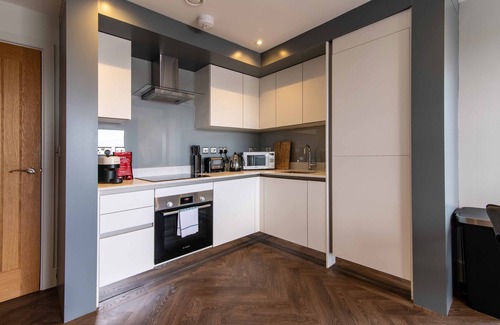 West Bridgford Apartment | Rectory Road - Luxurious 1bedroom flat with balcony complete with seating.