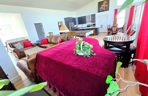 Sweetwater House | RED BARN @ BEAR LAKE - Luxury & Spacious Vacation Retreat & Ideal Beach Access